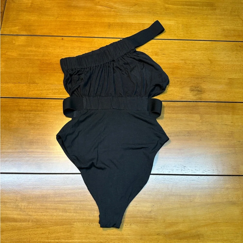 Urban Outfitters Black Asymmetrical Bodysuit - Picture 7 of 10